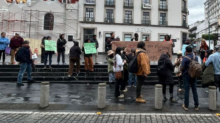 Marcha en Xalapa contra el aumento del pasaje a camiones y combis