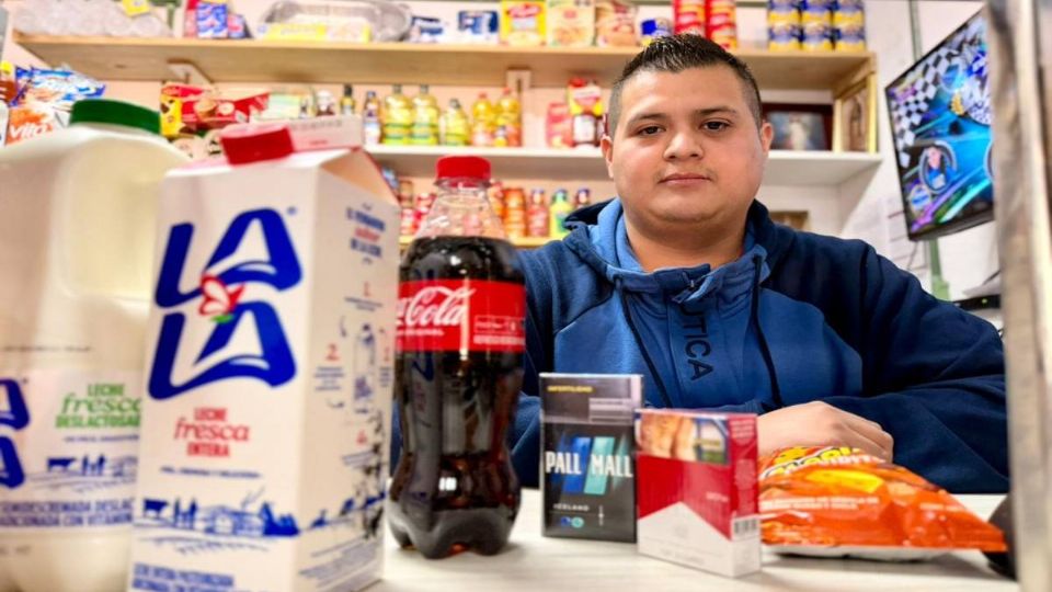 Miguel Garduño tiene una tienda de abarrotes, a lo largo de ese tiempo, afirma, ha enfrentado distintos ajustes de precios; no obstante, el de este año fue más agresivo