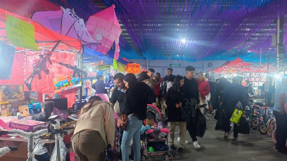 Hay al menos 400 puestos con mercancía variada