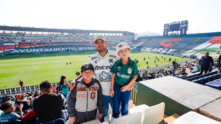 El club León deja entrar a niños al entrenamiento: el acceso fue "un kilo de ayuda"