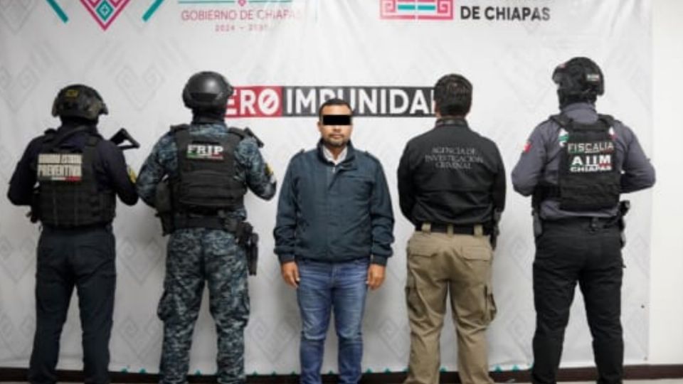 La Fiscalía del Estado informó que la detención fue por su probable responsabilidad en los delitos de ejercicio abusivo de funciones, abuso de autoridad, actos de corrupción y malversación de recursos públicos