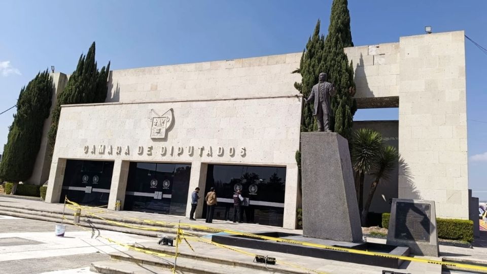 Demolición del actual salón de sesiones para construir uno nuevo