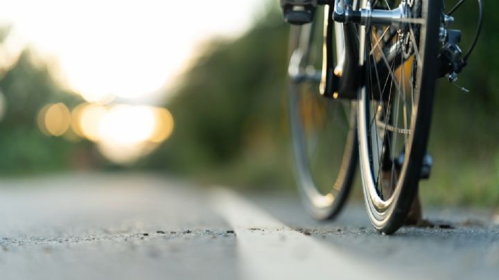 Muere menor de edad al caer con su bicicleta al fondo de un barranco en Tula