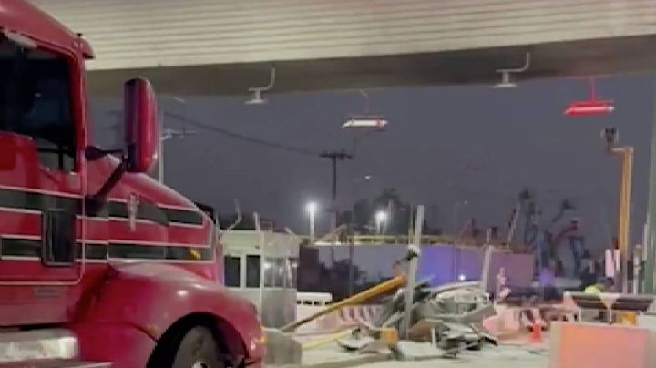 Tráiler robado se impacta contra caseta en Tepotzotlán; caos vial en la México-Querétaro