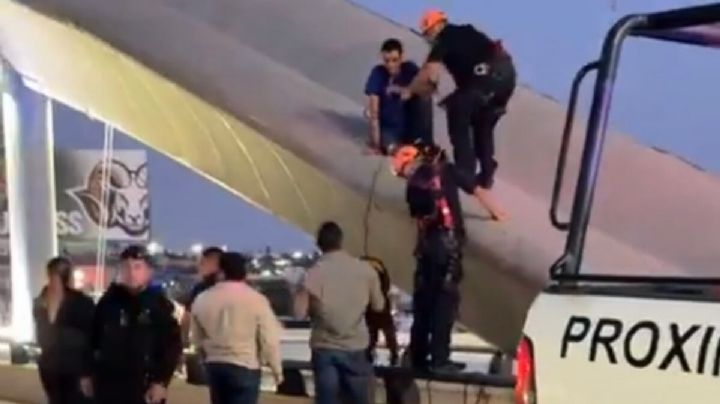 Video: un abrazo ayudó a salvar a hombre que intentó lanzarse de un puente en Tamaulipas