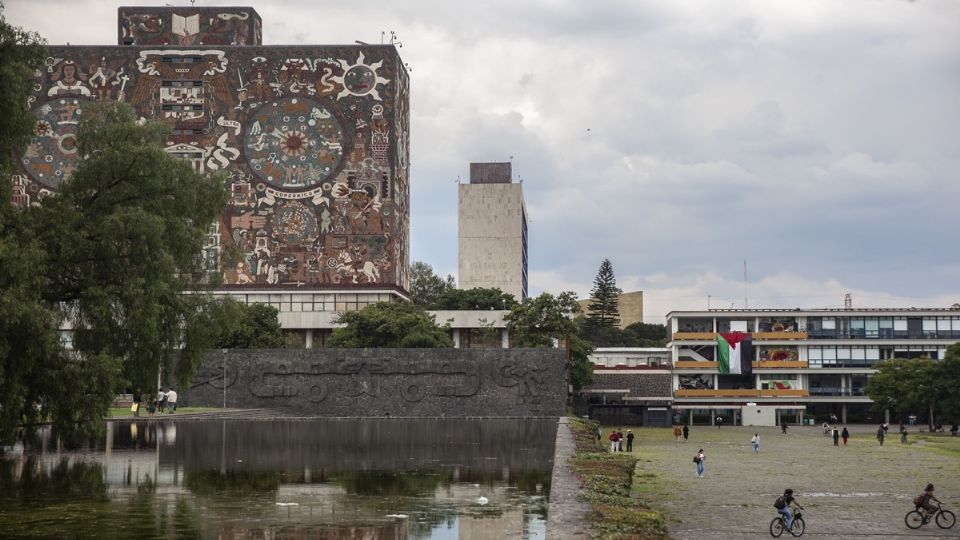 Según evidencian correos electrónicos derivados de un hackeo a los sistemas de la UNAM, funcionarios son señalados de acoso psicológico, despidos injustificados y utilización inapropiada de fondos públicos.