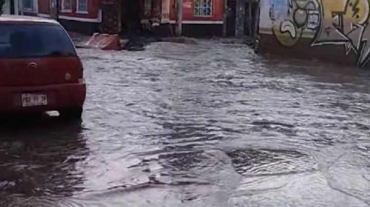Se registra mega fuga de agua cerca de la Basílica de Guadalupe en Martín Carrera