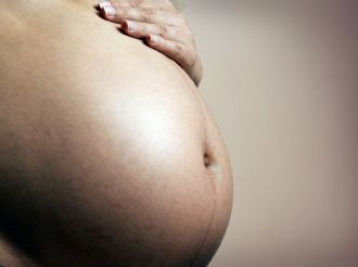 Gestación subrogada: justicia ordena a la SRE expedir pasaporte a menores