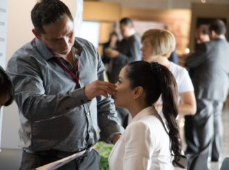 Senadora afirma que fue invitada por Morena al salón de belleza del Senado; pagó 500 pesos