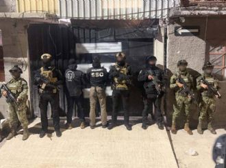 Aseguran 100 kilos de autopartes y tarjetas de circulación en Iztacalco; hay 2 detenidos