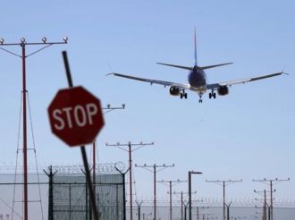 Las versiones cruzadas sobre el cierre aéreo de El Paso, Texas