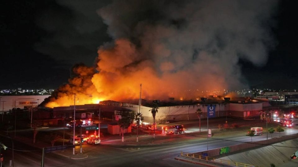 Protección Civil de Sonora y la Dirección de Atención a Emergencia coordinaron los trabajos para contener el fuego