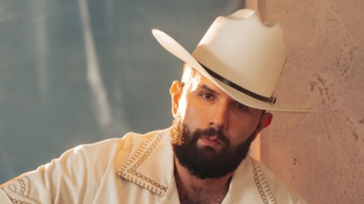 Carín León se somete a trasplante capilar: así luce sin su inseparable sombrero