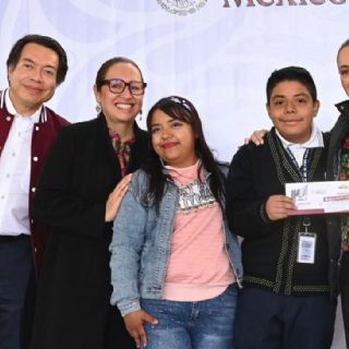 Plan Michoacán beneficia a 892 mil 639 estudiantes: Mario Delgado