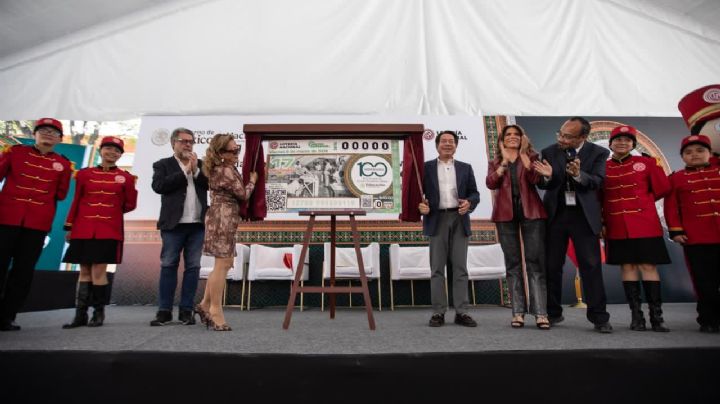 Develan secretario Mario Delgado y titular de la Lotería, Olivia Salomón, billete conmemorativo del Centenario de las Escuelas Secundarias Públicas en México