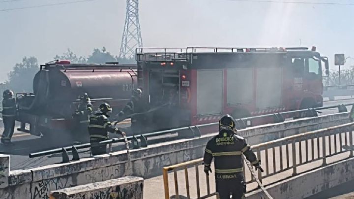 Se incendia vaso regulador en Gustavo A. Madero; bomberos atienden el siniestro