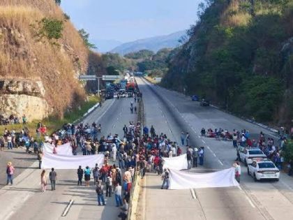Bloqueo Autopista del Sol de Acapulco: pobladores exigen diálogo con Sheinbaum