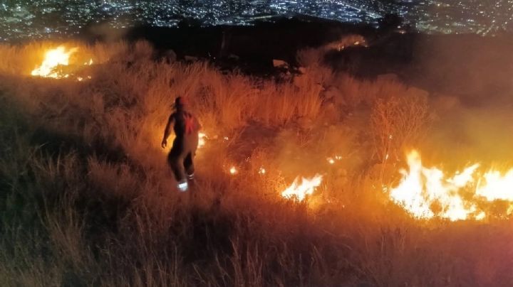 Incendio en Sierra de Guadalupe; suma tres días de fuego activo