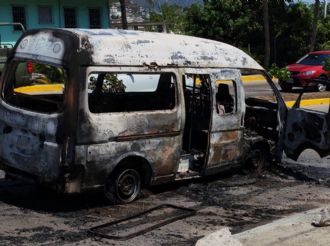 Queman transporte y atacan comandancia en Acapulco tras abatimiento de “El Mencho”
