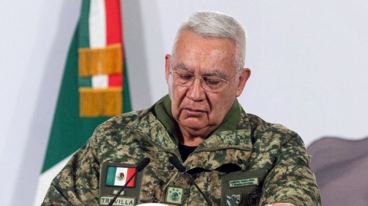 General Trevilla, frente al féretro de la Nación