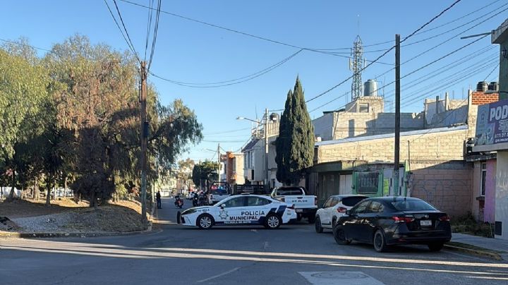 Asaltantes son baleados al interior de negocio de Pachuca; uno muere y el otro huye