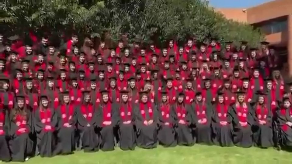 Una alumna esperó cerca de 20 minutos para ser atendida y fue trasladada con collarín.