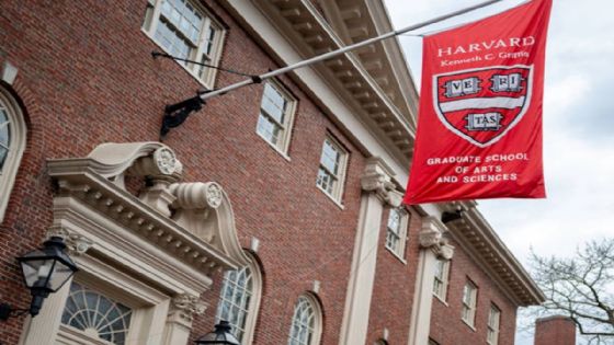 Trump exige a la Universidad de Harvard indemnización de 1,000 millones de dólares