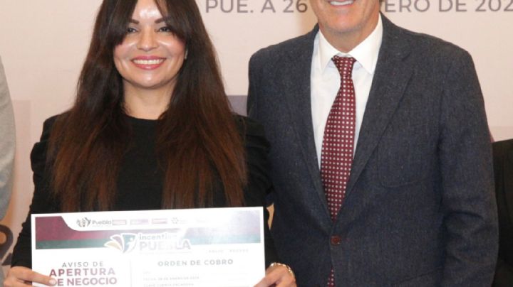 José Chedraui entrega avisos de apertura para impulsar nuevos negocios en Puebla