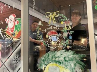 La vida después del exilio: refugiados ucranianos sanan creando arte