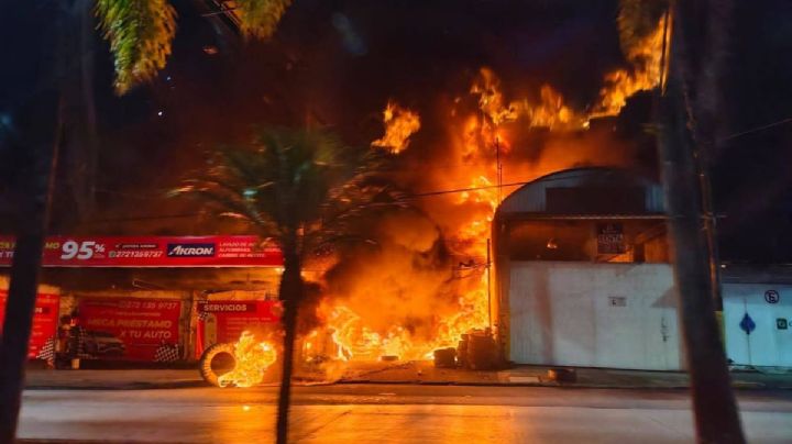 Incendio en vulcanizadora en Córdoba deja una persona con quemaduras