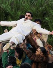 Foto descriptiva de: "Aquí seguimos", grita Bad Bunny en el primer show hispano del Super Bowl