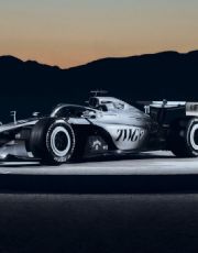 Foto descriptiva de: Checo Pérez y Cadillac presentan su monoplaza de Fórmula 1 durante el Super Bowl