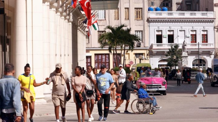 Cuba avisa a aerolíneas que se queda sin combustible para aviones