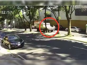 VIDEO | Camioneta de valores arrolla a franelero en Tlalpan