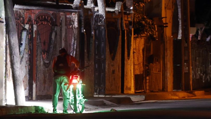 Cuba se encamina a su "hora cero": colapsan turismo, transporte, servicios y hospitales