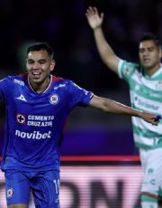 Foto descriptiva de: Cruz Azul derrota al Santos y se afianza como superlíder
