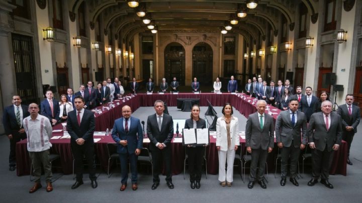 Sheinbaum y gasolineros renuevan acuerdo; Magna seguirá en menos de 24 pesos