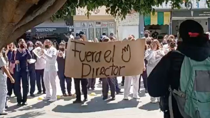 Protestan alumnos de la Universidad Insurgentes: "Fuera el director"