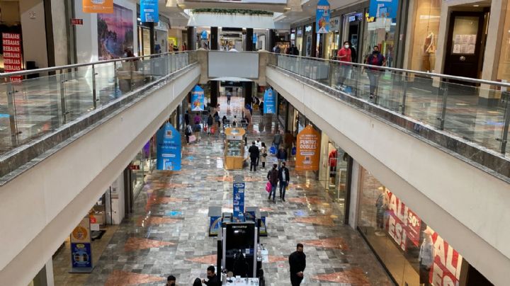 Muere hombre en Plaza Santa Fe tras caer del segundo piso del estacionamiento