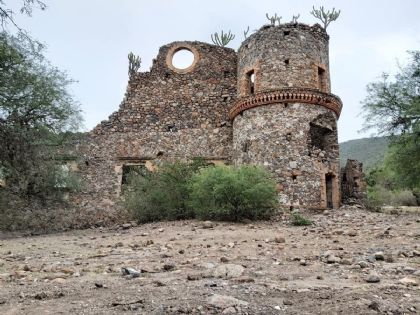 El lujoso rancho perdido en Hidalgo, donde entre ruinas se dice hay tesoros