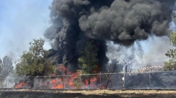 Incendio en relleno sanitario de Tarandacuao: 4 municipios combaten el fuego desde hace 20 horas