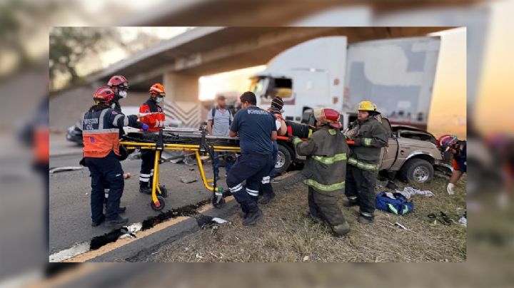 Choque entre tráiler y camioneta deja 4 heridos, en Irapuato