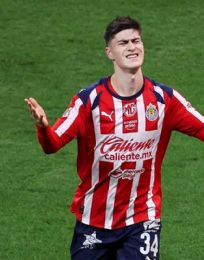 Foto descriptiva de: "La Hormiga" González rompe récords con Chivas rumbo al Mundial 2026