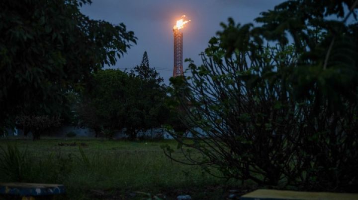 Derrame de Dos Bocas contamina río cercano a refinería: Marina