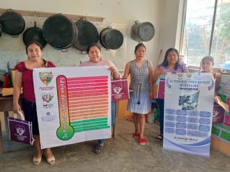 Violencia en Oaxaca obliga a traducir a lengua ayuuk  cartilla de derechos de mujeres