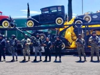 Roban caravana de autos clásicos Ford en Puebla; los recuperan tras hacerse viral el robo