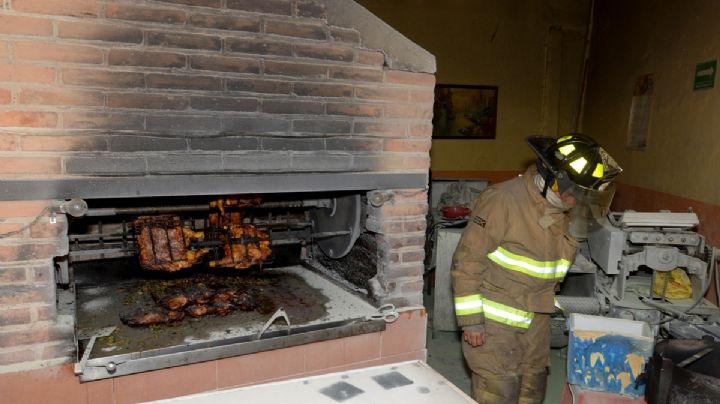 Ejecutan a rosticero mientras cerraba su negocio en Tlalnepantla