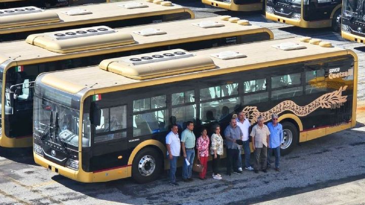 Dan banderazo de salida a 60 autobuses Quetzalli en Coatzacoalcos, Veracruz