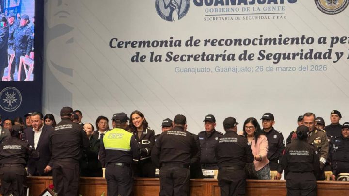 “Detrás de cada uniforme, hay una familia”: Juan Mauro entrega 450 reconocimiento a policías