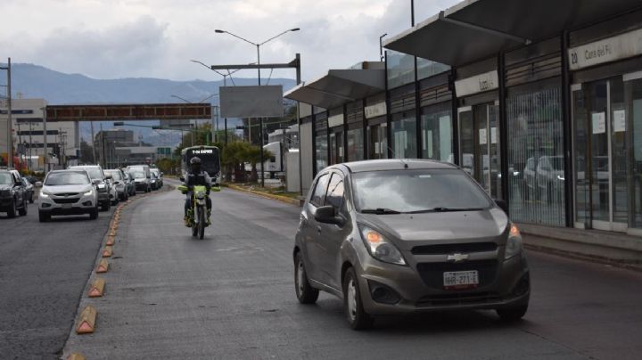 Tuzobús confirma continuidad de bolardos y señala las consecuencias de invadirlo
